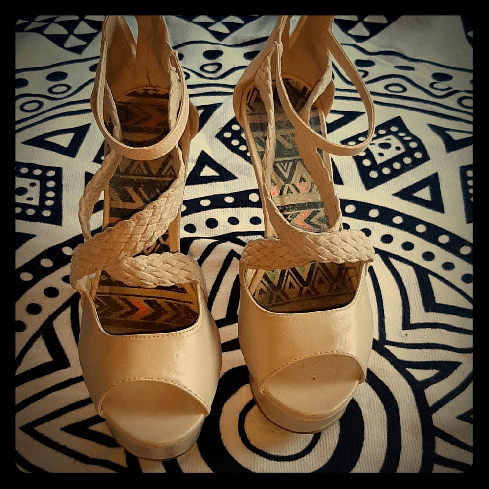 Qupid tan wedges